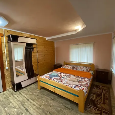 файна хата 3* Verkhovyna